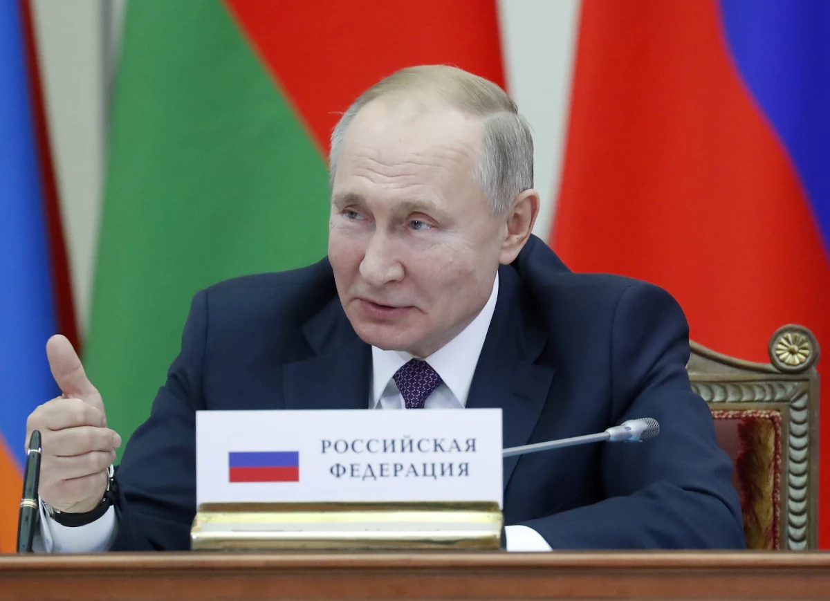 Wypowiedzi prezydenta Rosji Władimira Putina dotyczące II wojny światowej nawiązują do propagandy z czasów totalitaryzmu stalinowskiego - oświadczyło polskie MSZ. Słowa Putina są zaprzepaszczeniem dorobku jego poprzedników, szukających drogi prawdy i pojednania w stosunkach polsko-rosyjskich - wskazał resort.