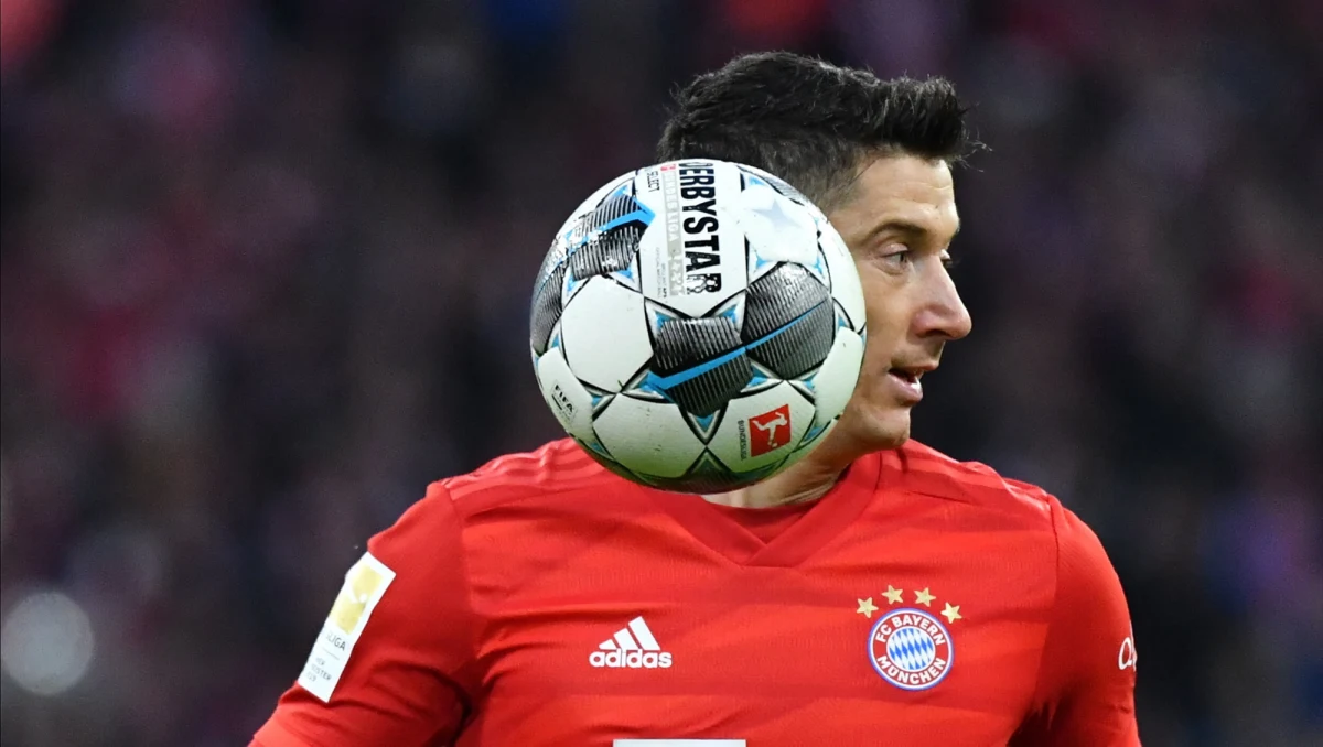 Mimo iż w meczu z VfL Wolfsburg Robert Lewandowski nie wpisał się na listę strzelców, to i tak w tym roku kalendarzowym polski snajper nie miał sobie równych. 2019 zakończył z dorobkiem 54 bramek, co czyni go najlepszym strzelcem świata w profesjonalnej piłce.