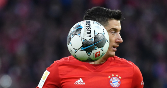 Mimo iż w meczu z VfL Wolfsburg Robert Lewandowski nie wpisał się na listę strzelców, to i tak w tym roku kalendarzowym polski snajper nie miał sobie równych. 2019 zakończył z dorobkiem 54 bramek, co czyni go najlepszym strzelcem świata w profesjonalnej piłce.