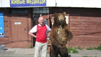 Pasja kibica. Witold Szuster wędruje przez świat - czyli... stopem na wojnę