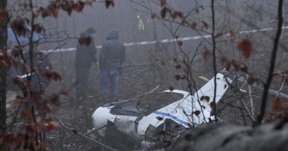 Policja odnalazła helikopter i cało 61-letniego pilota, którego zaginięcie zgłosiła wczoraj jego partnerka. Mężczyzna wystartował w sobotę z terenu jednego z hoteli koło Ostródy i miał dolecieć do lotniska koło Płońska na Mazowszu. 