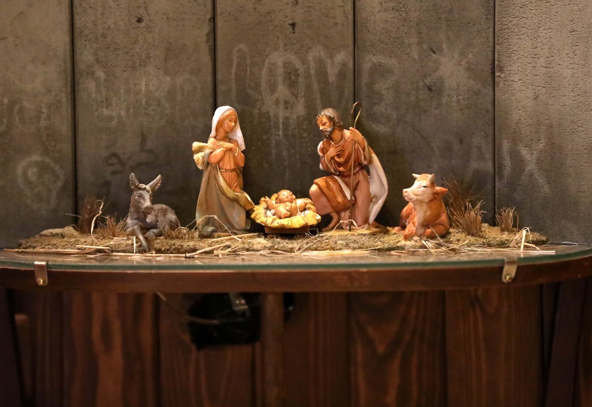 Banksy stworzył nową instalację. Tym razem to Bożonarodzeniowa szopka. 