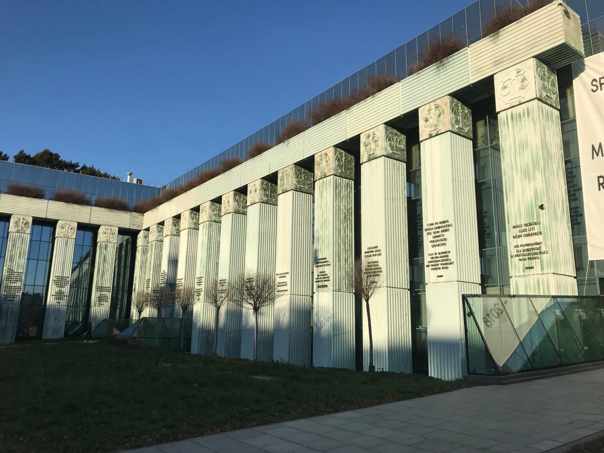 Za niekonstytucyjne i naruszające zasady legislacji należy uznać część poprawek wprowadzonych do uchwalonej w ostatni piątek nowelizacji ustaw sądowych - zaznaczono w opinii Sądu Najwyższego. Jak dodano chodzi m.in. o preambułę do tej noweli.