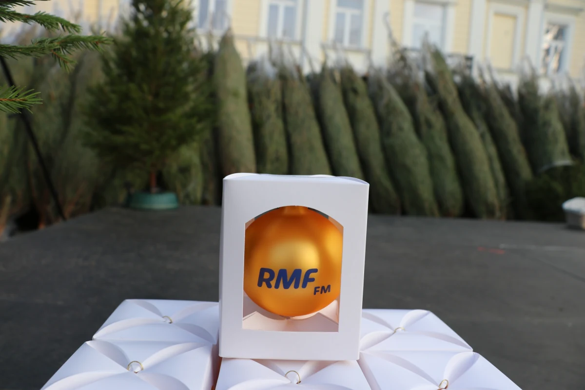 Jak co roku przed świętami żółto-niebieski konwój RMF FM odwiedził 12 miast: w ramach akcji "Choinki pod choinkę" rozdaliśmy tysiące pachnących, zielonych drzewek. Razem z Wami przygotowywaliśmy się do świąt, razem kolędowaliśmy! Efektu mogliście posłuchać tuż po 16:00 na rozpoczęciu Wigilijnego Wieczoru Kolęd na antenie RMF FM!