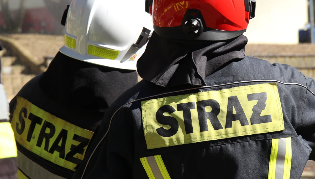 Tragiczny pożar na warszawskim Bemowie. Jak informują strażacy, zginęły w nim dwie starsze osoby. 