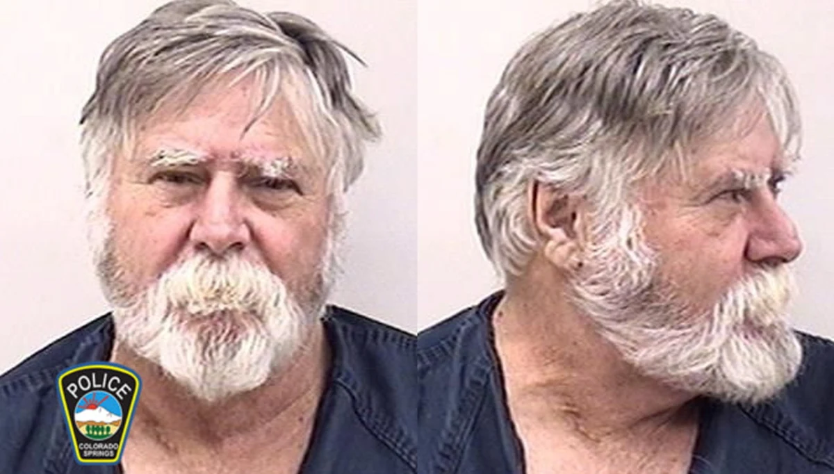 Białobrody i siwowłosy mężczyzna dokonał na dwa dni przed Bożym Narodzeniem napadu na bank w Colorado Springs, po czym rozrzucał zrabowane pieniądze na ulicy krzycząc do przechodniów "Wesołych Świąt!". 