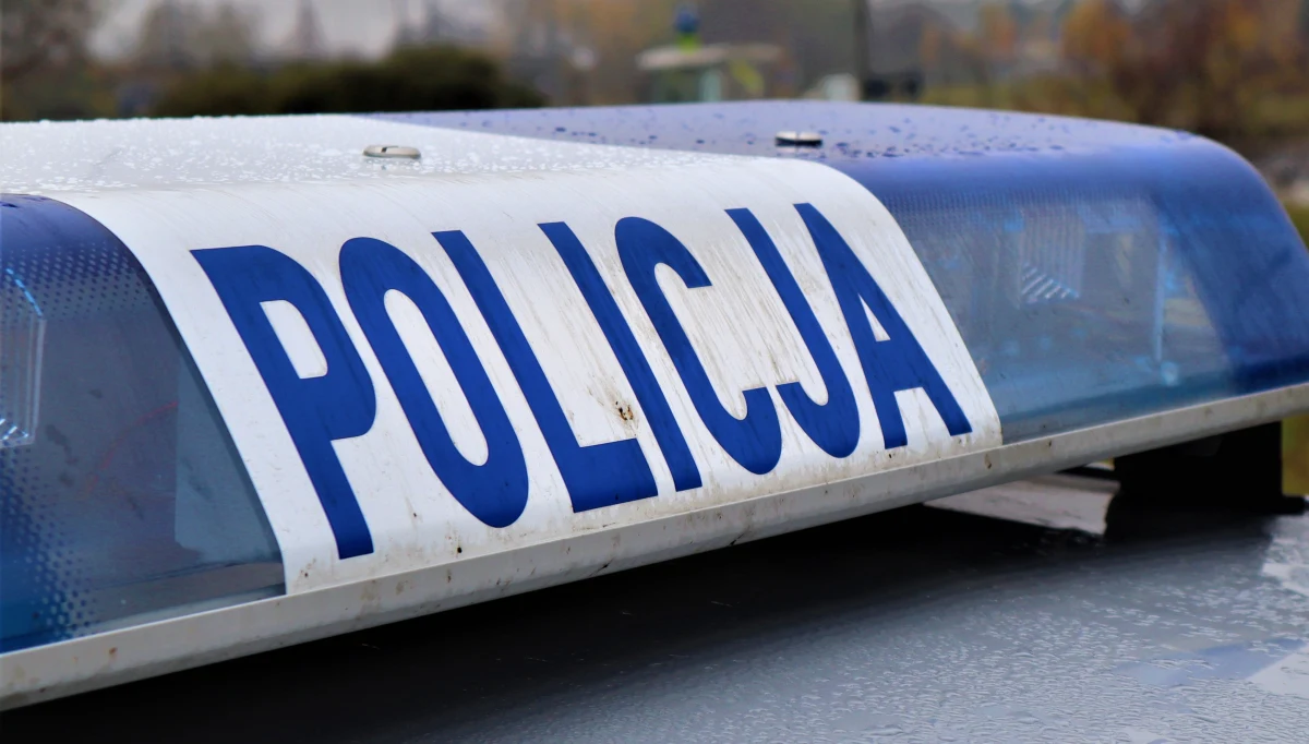 Stołeczni policjanci zatrzymali drugiego z mężczyzn, którzy w niedzielę wieczorem zaatakowali wolontariuszy rozdających jedzenie bezdomnym. Trzy dni temu trzy osoby przy wejściu do stacji Metra Centrum zaczęły demolować stanowisko organizacji Food Not Bombs, pomagającej potrzebującym. 