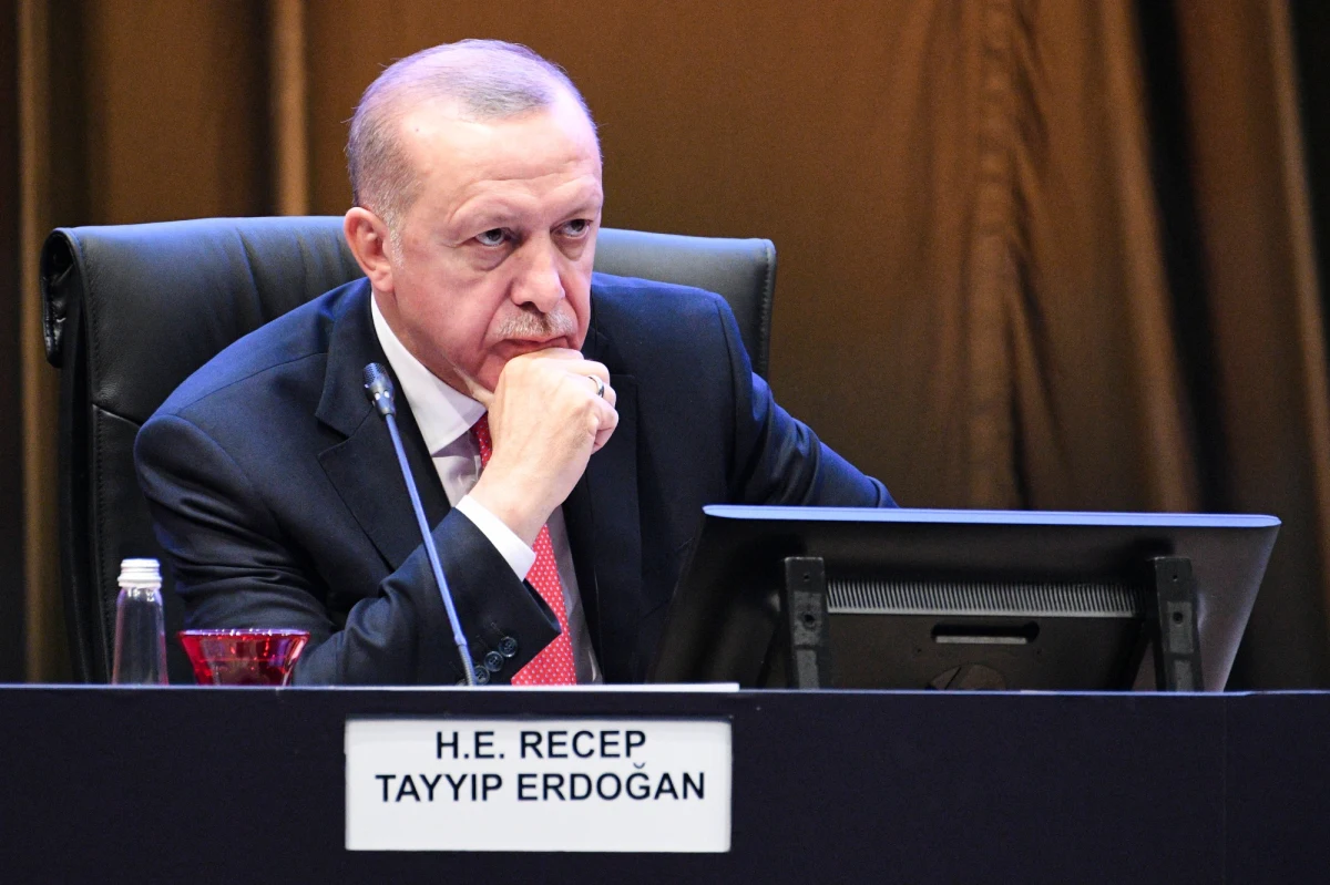 Prezydent Turcji Recep Tayyip Erdogan, który przybył do Tunezji z niezapowiedzianą wizytą, ogłosił podczas konferencji prasowej z udziałem prezydenta Tunezji Kaisa Saieda, że oba kraje uczynią wszystko, by doprowadzić do zawieszenia broni w Libii.
