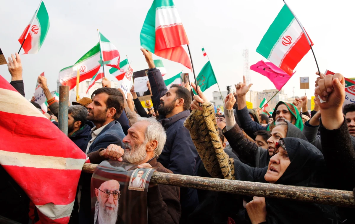 ​Władze Iranu wydały nakaz zablokowania dostępu do internetu w kilku regionach kraju. "Jest to podyktowane względami bezpieczeństwa" - podała prorządowa agencja ILNA. "Chodzi o to, by utrudnić koordynację planowanych na czwartek protestów" - pisze natomiast Reuters.