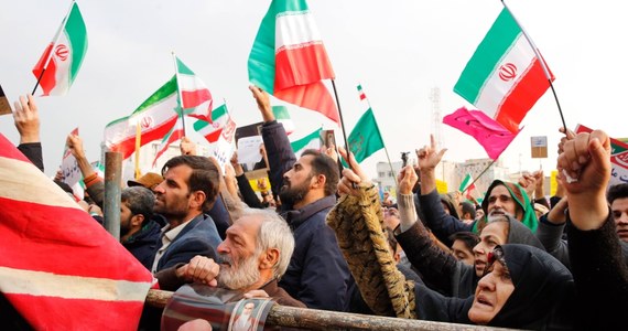​Władze Iranu wydały nakaz zablokowania dostępu do internetu w kilku regionach kraju. "Jest to podyktowane względami bezpieczeństwa" - podała prorządowa agencja ILNA. "Chodzi o to, by utrudnić koordynację planowanych na czwartek protestów" - pisze natomiast Reuters.
