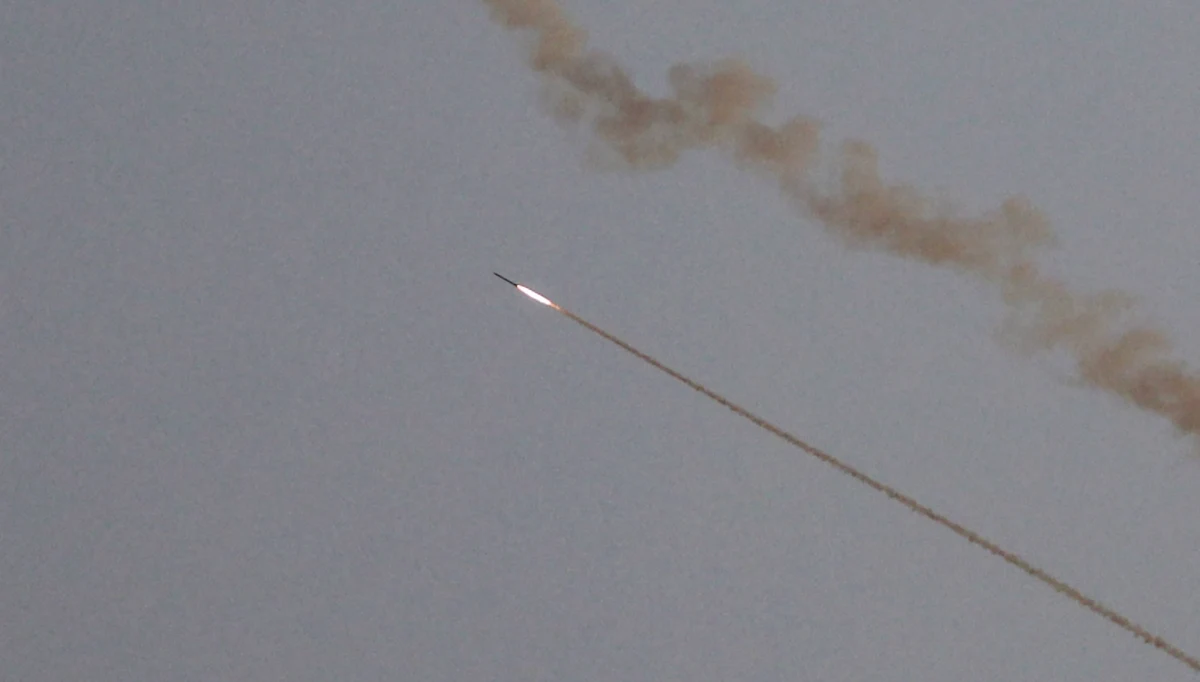 Izraelskie lotnictwo zaatakowało w nocy ze środy na czwartek obiekty radykalnego ugrupowania palestyńskiego Hamas w Strefie Gazy - poinformowała izraelska armia na Twitterze, nie podając jednak żadnych szczegółów.