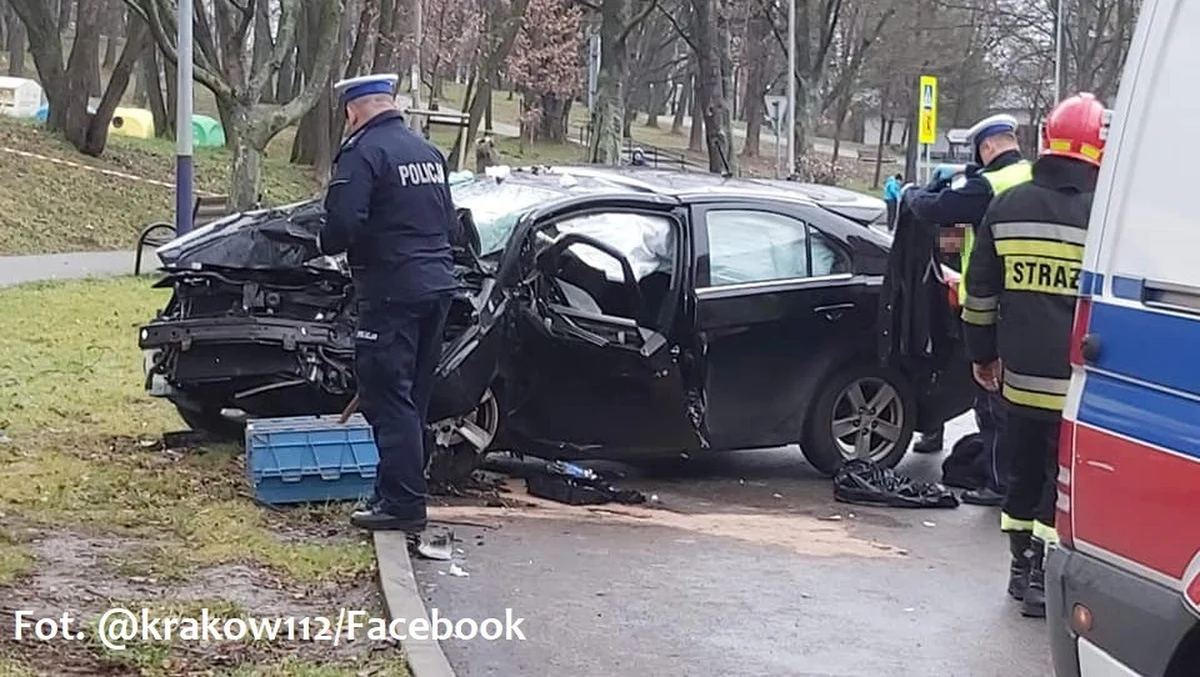 Policjanci z Krakowa szukają świadków tragicznego wypadku, do którego doszło w Boże Narodzenie tuż przed południem przy ul. Nagłowickiej w Nowej Hucie. Zginął tam 25-letni mężczyzna.