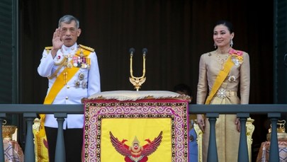 Tajski monarcha jak Henryk VIII. Miłosne perypetie króla oburzają poddanych