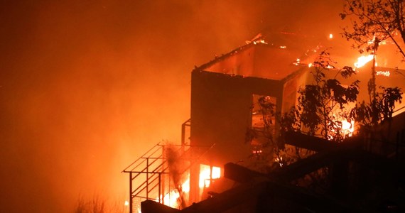 Nie było czasu na jakąkolwiek reakcję, poza ucieczką - relacjonują świadkowie pożaru, który wybuchł w wigilię Bożego Narodzenia w Valparaiso w Chile. Ogień zniszczył 245 domów. 