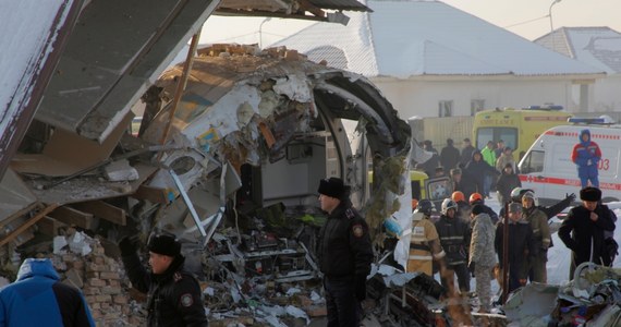 Co najmniej 12 osób zginęło, a 49 zostało rannych w katastrofie samolotu pasażerskiego, który rozbił się tuż po starcie z lotniska w Ałma Acie w Kazachstanie - poinformowały władze. Na pokładzie było 93 pasażerów i pięciu członków załogi.