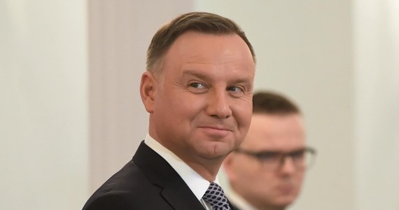 ​Prezydent Andrzej Duda popisał nowelizację ustawy o akcyzie, podnoszącą o 10 proc. wysokość tego podatku w odniesieniu do napojów alkoholowych i produktów tytoniowych - poinformowała komunikacie Kancelaria Prezydenta RP.