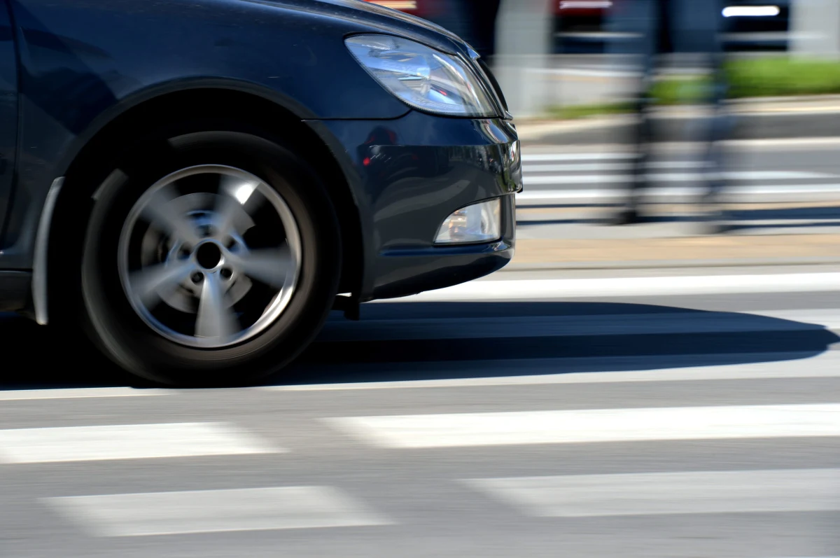 Samochód osobowy potrącił na pasach pięcioletniego chłopca, który wraz z rodzicami przechodził przez ulicę Blanowską w Zawierciu. Informację o tym zdarzeniu dostaliśmy na Gorącą Linię RMF FM. 