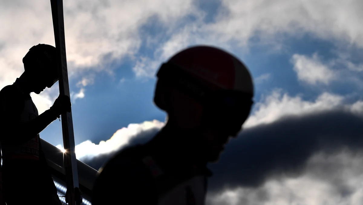 Niebezpieczna sytuacja podczas treningu w Oberstdorfie. Polski skoczek Jakub Wolny miał kłopoty podczas pierwszego skoku treningowego – w trakcie lotu wypięła mu się narta. Na szczęście, udało mu się bezpiecznie wylądować.