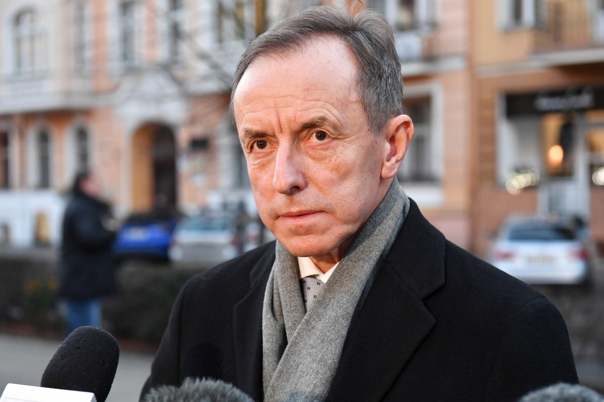 "W obliczu ataku na Polskę i prób zakłamywania historii przez Rosję musimy wszyscy stanąć zjednoczeni i powiedzieć jasno: nie pozwolimy się obrażać" - napisał na Twitterze marszałek Senatu Tomasz Grodzki.