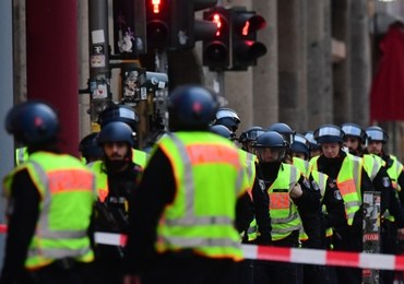 Zamieszanie przy Checkpoint Charlie w Berlinie. Nie potwierdziły się informacje o strzałach