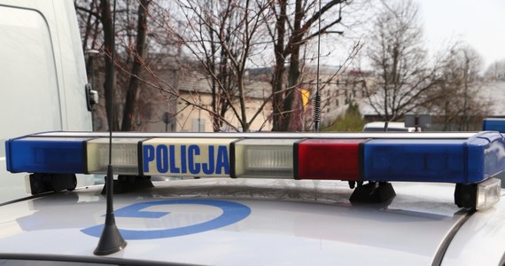 Małopolscy policjanci zatrzymali po pościgu 31-latka, który jechał na skuterze i nie zatrzymał się do kontroli drogowej. Mężczyzna był pijany i miał przy sobie prawie 100 gramów amfetaminy. Grozi mu do 10 lat więzienia.