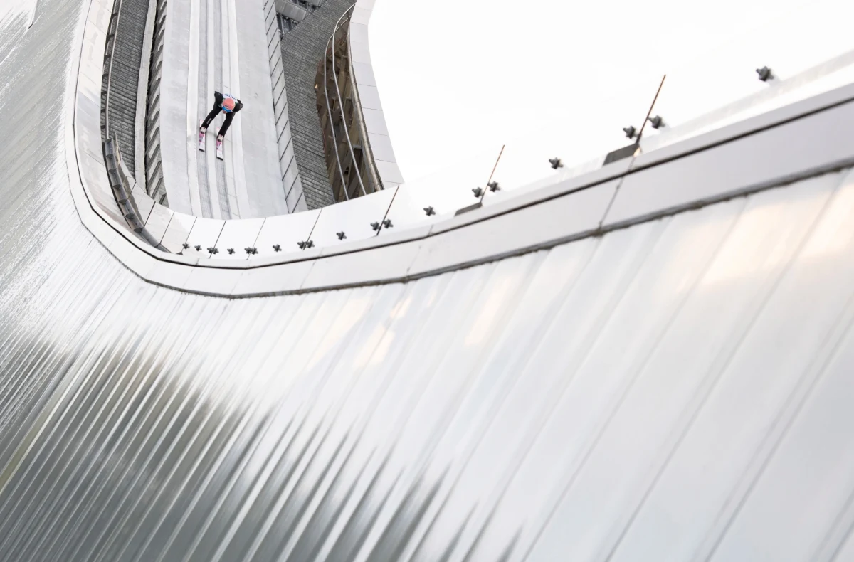Dawid Kubacki zajął dziesiąte, a Kamil Stoch jedenaste miejsce w kwalifikacjach do konkursu Turnieju Czterech Skoczni w Garmisch-Partenkirchen, drugiej odsłony imprezy. Wygrał Niemiec Karl Geiger. W środowych zawodach wystąpi pięciu Polaków. Odpadł Jakub Wolny.