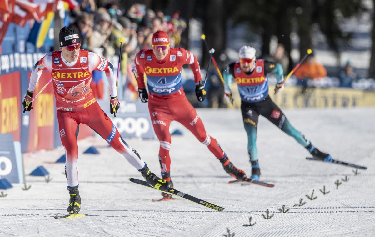 Therese Johaug wygrała bieg narciarski na 10 km techniką dowolną we włoskim Dobbiaco, trzeci etap 14. edycji Tour de Ski. Norweżka została liderką klasyfikacji łącznej imprezy. Izabela Marcisz, najlepsza z Polek, zajęła 36. miejsce.