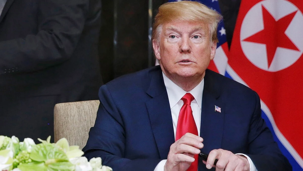 Nie chcę i nie przewiduję wojny z Iranem - oświadczył we wtorek wieczorem prezydent Donald Trump podczas rozmowy z dziennikarzami. Wcześniejsze wypowiedzi amerykańskiego lidera ws. Iranu były jednak bardziej buńczuczne. Mówił, że Teheran "zapłaci wysoką cenę".