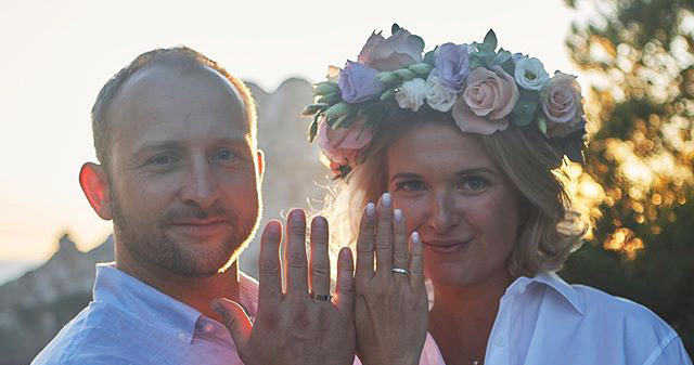 Borys Szyc i Justyna Nagłowska są już po ślubie! Aktor pokazał zdjęcia z ceremonii na swoim Instagramie. Przy okazji zdradził, że spodziewają się syna!