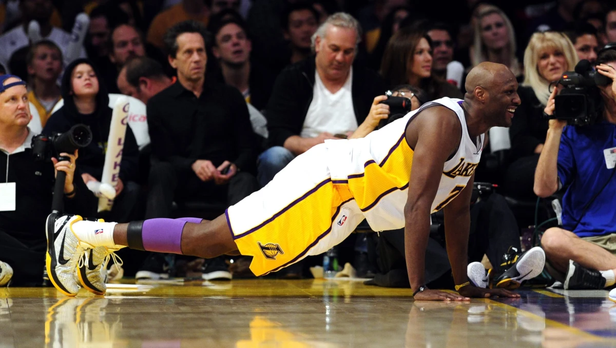 Lamar Odom, były koszykarz m.in. Los Angeles Lakers wystawił na aukcje dwa mistrzowskie pierścienie, które zdobył z klubem z "Miasta Aniołów" w 2009 i 2010 roku. Cena wywoławcza każdego z nich to 50 tysięcy dolarów - poinformował amerykański portal TMZ.com