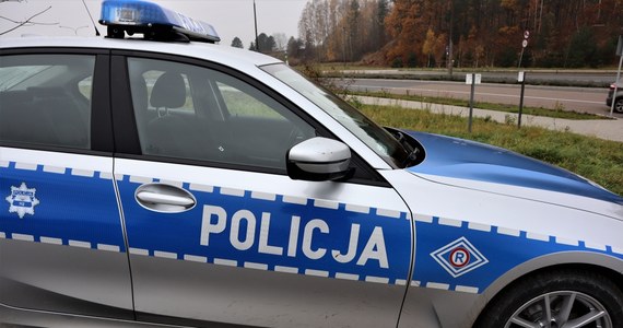 Policja w Tczewie szuka osób, które w ostatnich dniach mogły zostać oślepione laserem. Wczoraj zatrzymano 23-latka, który miał oślepić dwóch policjantów jadących radiowozem. Laser uszkodził im oczy. Według policji mężczyzna używał wyjątkowo silnej wiązki laserowej. 