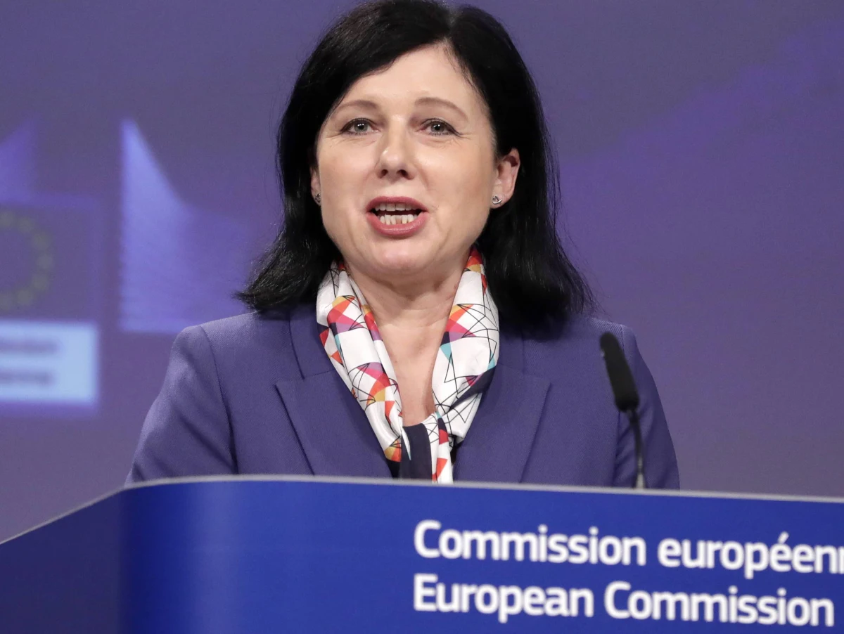 Wiceszefowa Komisji Europejskiej Vera Jourova ma przyjechać do Polski 27 i 28 stycznia - dowiedział się nieoficjalnie reporter RMF FM Patryk Michalski. Jourova jest autorką listu do najważniejszych osób w państwie, w którym apelowała o powstrzymanie się od prac nad ustawą dyscyplinującą sędziów.