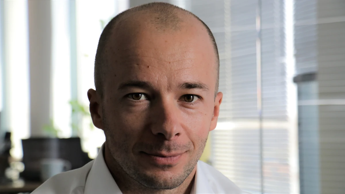 Szymon Gospodarczyk kończy przygotowania do kolejnego w swojej karierze Rajdu Dakar. Pilot rajdowy, który w minionym roku zdobył wspólnie z Mikołajem Marczykiem mistrzostwo Polski na Półwyspie Arabskim, będzie członkiem trzyosobowej załogi ciężarówki. "To dla mnie spełnienie dziecięcych marzeń" - mówi Gospodarczyk w rozmowie z RMF FM.