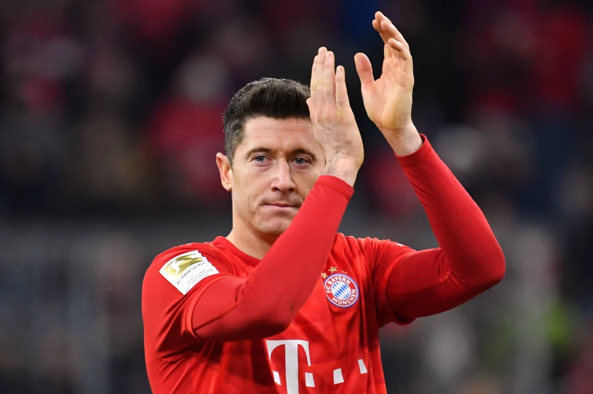 Robert Lewandowski zajął trzecie miejsce w zestawieniu najlepszych strzelców dekady w klubach z 10 najsilniejszych lig. Piłkarz Bayernu Monachium, a wcześniej Borussii Dortmund zdobył łącznie 324 gole. Pierwszy jest Lionel Messi z Barcelony - 522.