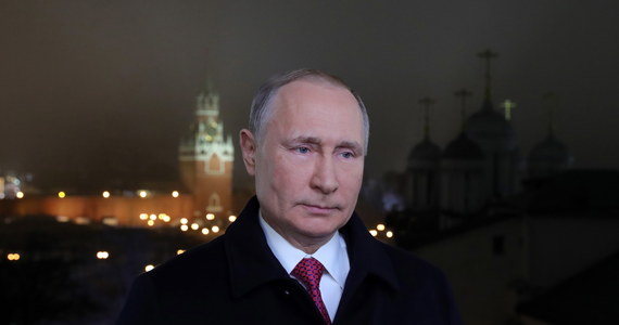 Dwa państwowe kanały telewizyjne w Rosji ukryły liczniki lajków i dislajków, a także wyłączyły komentarze w Youtube do nagrania z noworocznym orędziem prezydenta Władimira Putina - zauważył dziennikarz radia Echo Moskwy Aleksandr Pluszczew.