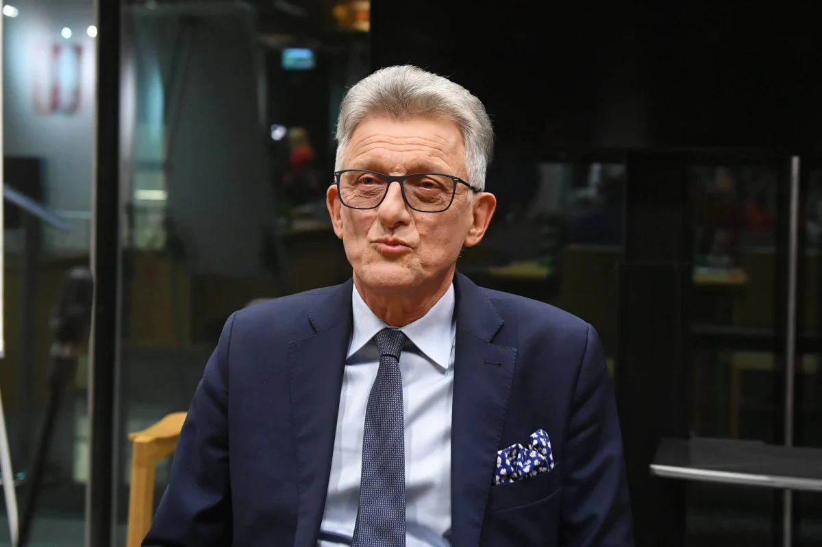 „Wyrok w procesie cywilnym przeciwko Małgorzacie Gersdorf i Krzysztofowi Rączce to odwet za to, że jestem twarzą reformy wymiaru sprawiedliwości” – komentował były poseł PiS, sędzia Trybunału Konstytucyjnego Stanisław Piotrowicz. Zapowiedział apelację od wyroku. Sąd Okręgowy w Warszawie orzekł w czwartek, że Piotrowicz ma przeprosić I prezes Sądu Najwyższego Małgorzatę Gersdorf i sędziego tego sądu Krzysztofa Rączkę za naruszenie ich dóbr osobistych w związku z jego wypowiedzią o sędziach. Musi też wpłacić 20 tys. zł zadośćuczynienia na rzecz Stowarzyszenia SOS Wioski Dziecięce.