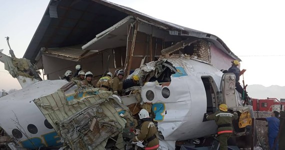23-letni pasażer samolotu, który w ubiegłym tygodniu rozbił się w Ałma Acie w Kazachstanie, został odznaczony medalem za odwagę. Młody mężczyzna ratował innych pasażerów i zasłonił swoim ciałem kobietę w ciąży.