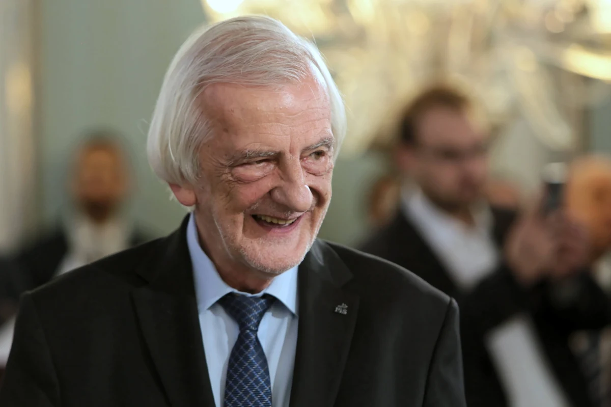 "Nie zanosi się na jakąś zmianę merytoryczną, polityczną" - powiedział wicemarszałek Sejmu i szef klubu PiS Ryszard Terlecki, oceniając kandydatów na szefa PO. Stwierdził też, że niektóre kandydatury są "trochę zabawne". Nie sprecyzował jednak o kogo chodzi. 