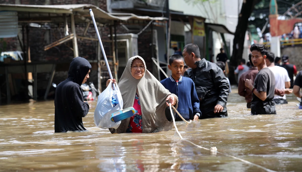 Najnowszy bilans ofiar śmiertelnych powodzi, jaka nawiedziła Indonezję w pierwszy dzień 2020 roku, wynosi 53 osoby. Jedna jest uważana za zaginioną - poinformował rzecznik agencji ds. walki ze skutkami klęsk żywiołowych i katastrof Agus Wibowo. 