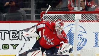 NHL. Ilja Samsonow pomógł Capitals pokonać Hurricanes