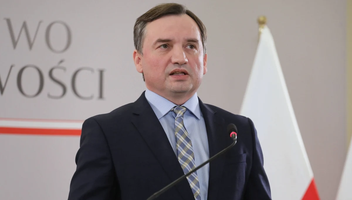 Policjanci z Komendy Stołecznej Policji zatrzymali w Milanówku Jana S. podejrzanego m.in. o podżeganie do zabójstwa kilku osób, w tym ministra sprawiedliwości Zbigniewa Ziobry - dowiedziała się nieoficjalnie PAP w źródłach zbliżonych do sprawy. Według informacji RMF FM, Jan S. miał także grozić policjantom z wydziału narkotykowego.