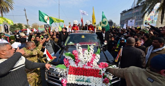 W Bagdadzie odbyły się uroczystości pogrzebowe ku czci irańskiego generała Kasema Sulejmaniego i osób, które zginęły wraz z nim. W pogrzebie wzięli udział liczni dostojnicy państwowi związani ze środowiskiem szyickim, w tym były premier Adil Abd al-Mahdi - podaje AFP.