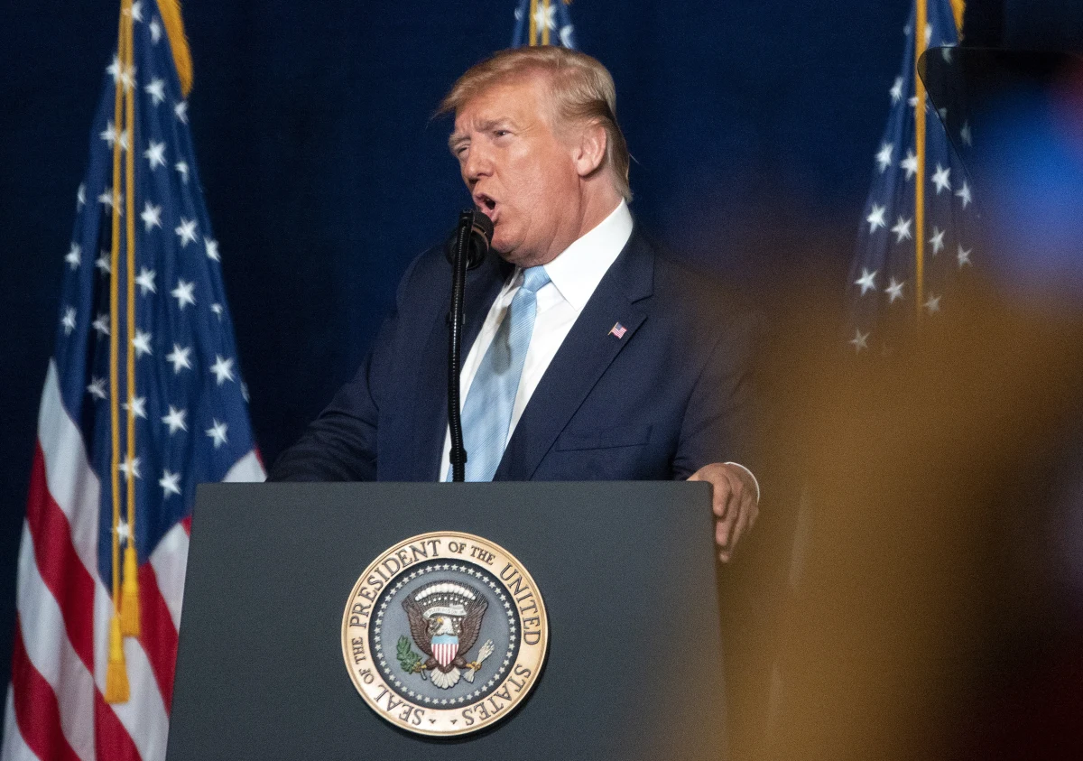 Jeśli Iran zaatakuje Amerykanów, to Stany Zjednoczone uderzą w 52 irańskie cele, w tym w ważne dla irańskiej kultury miejsca oraz w sam Iran - napisał prezydent USA Donald Trump na Twitterze.