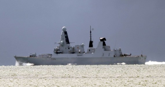 W związku ze wzrostem napięcia w rejonie Zatoki Perskiej brytyjska marynarka wojenna będzie eskortować statki pływające pod banderą Wielkiej Brytanii w cieśninie Ormuz- poinformował w sobotę wieczorem minister obrony Wielkiej Brytanii Ben Wallace.