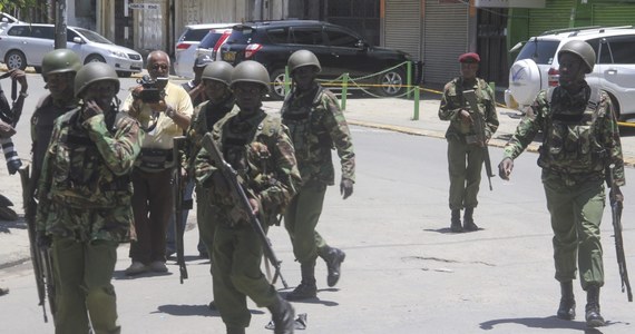 Somalijska partyzantka Al-Szabab przyznała się do ataku na bazę wojskową w Lamu w Kenii, która jest używana jest przez siły kenijskie i amerykańskie. Twierdzi, że zniszczyła 7 samolotów bojowych i 3 pojazdy. Władze Kenii podały, że zlikwidowano 4 dżihadystów.