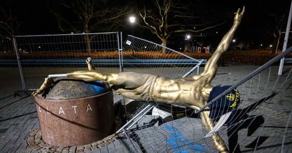 W nocy nieznani sprawcy zdewastowali statuę Zlatana Ibrahimovica, która stała w jego rodzinnym mieście Malmoe w Szwecji. To nie pierwszy taki wybryk wandali, od czasu gdy piłkarz ogłosił nabycie akcji stołecznego klubu piłkarskiego Hammarby IF.