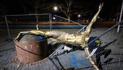 Statua Zlatana Ibrahimovica obalona. Ktoś podciął "piłkarzowi" nogi