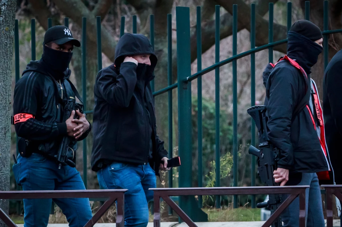 Mężczyzna uzbrojony w nóż został postrzelony przez policję. Do zdarzenia doszło we francuskim Metz. Mężczyzna miał zaatakować funkcjonariuszy krzycząc "Allah Akbar".
