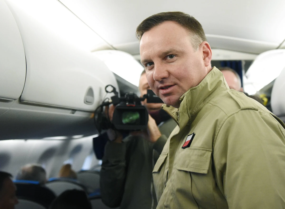 Prezydent Andrzej Duda zwołał Radę Gabinetową między innymi w związku z sytuacją na Bliskim Wschodzie. Zapowiedział, że nasze oddziały zostaną wycofane z Iraku, jeżeli władze tego kraju nie będą chciały ich obecności i będzie zgoda sojuszników z NATO. Być może decyzja w tej sprawie zapadnie już w poniedziałek – wtedy ma się zebrać Rada Północnoatlantycka, czyli najwyższy organ decyzyjny NATO.