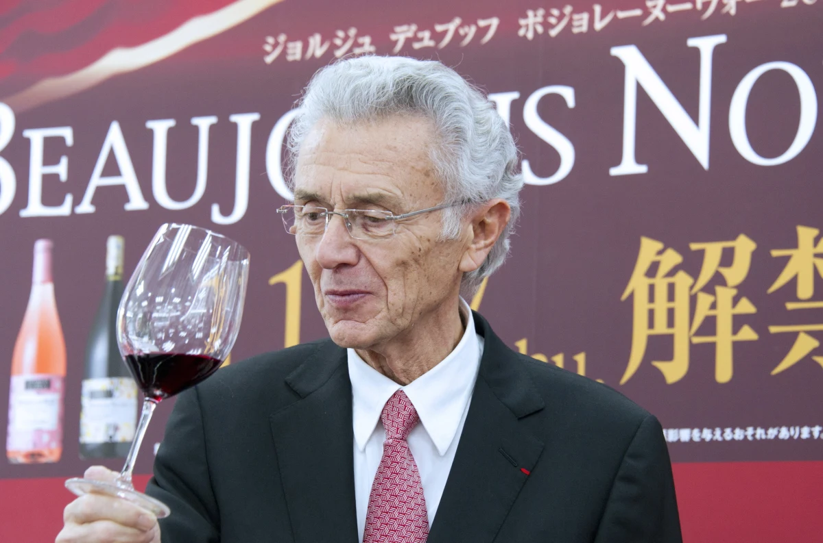 Georges Duboeuf, jeden z najwybitniejszych znawców wina XX wieku, zmarł w wieku 86 lat. Za jego sprawą nieznany francuski produkt – młode, cierpkie czerwone wino – stał się światowym fenomenem. Duboeuf zyskał miano "papieża beaujolais".